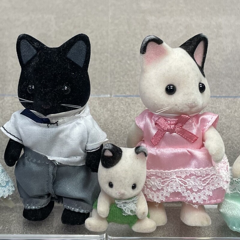 Calico Critters Tuxedo Cat Family
 Multi, Size: 3Y+