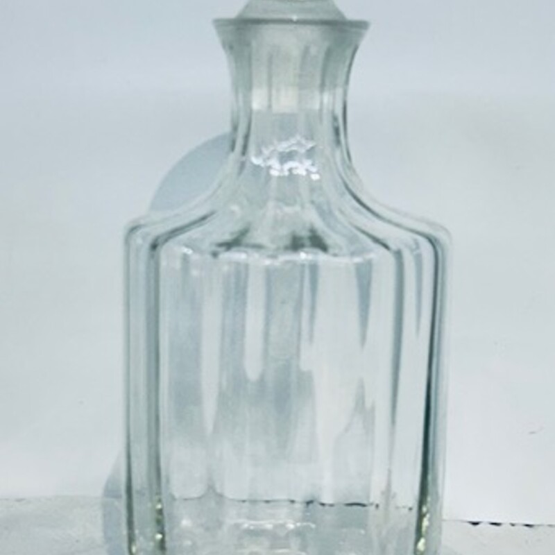 Glass Ribbed Decanter
Clear
Size: 4.5 x 10.5H