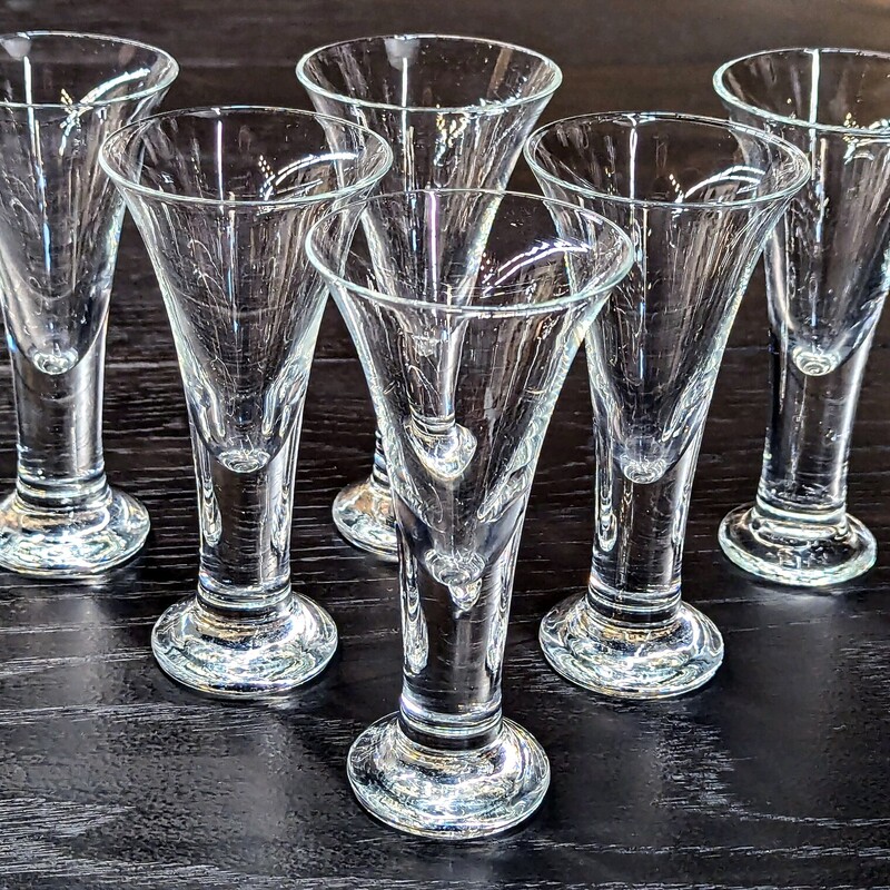 Sleek Set Of 6 Cordials
Clear
Size: 2 x 4.5H