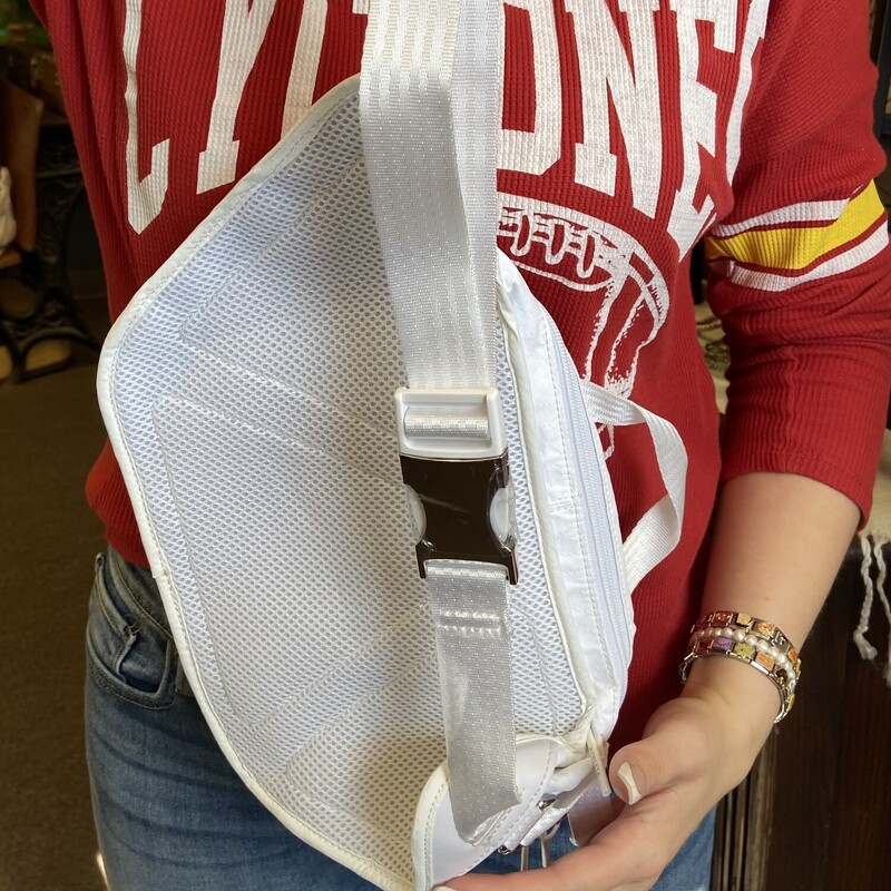 NWT Whte Waist Bag
White
Size: R $88