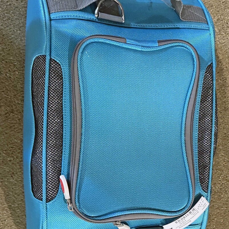 Brand New Aero Pet Carrier
18.5 In x 10.5 In x 8.5 In.