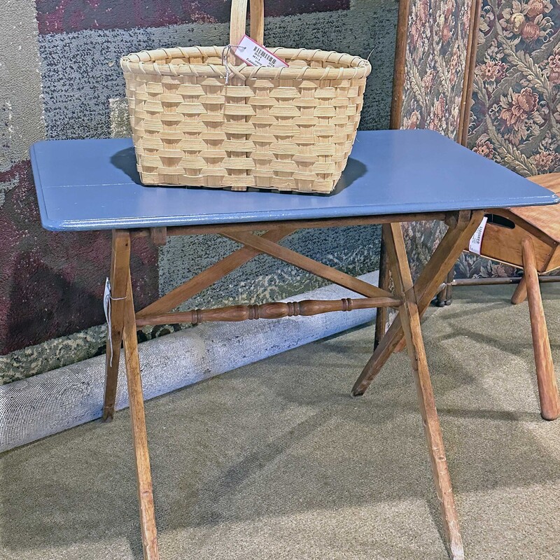 Gem Folding Table
30 In Wide x 19 In Deep x 24 In Tall.