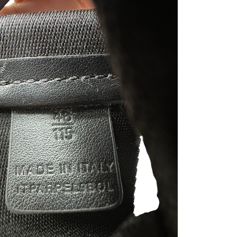 Burberry Seatbelt<br />
 Black<br />
Size: 115<br />
 Comes with dust bag