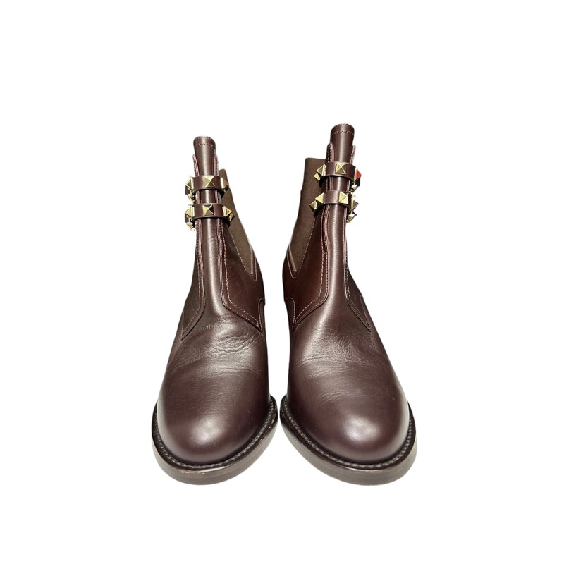 Valentino Rockstud Heel Boot
Brown
 Size: 37.5

Light crinkling on top of boots.
Code faded but shown in photos