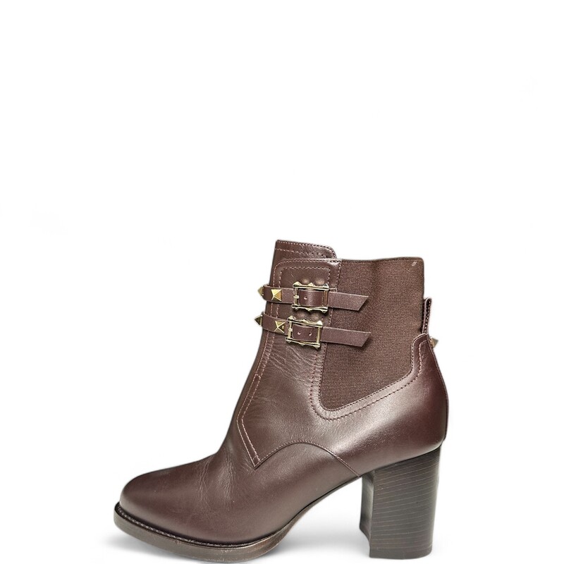 Valentino Rockstud Heel Boot
Brown
 Size: 37.5

Light crinkling on top of boots.
Code faded but shown in photos