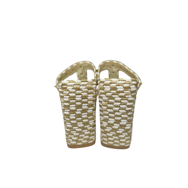 Valentino Torchon Wedge<br />
<br />
Size: 38<br />
<br />
Heel Height: 3.50 in / 90 mm metallic rope wedge heel<br />
<br />
Valentino Garavani cotton espadrille sandals with Roctstud trim