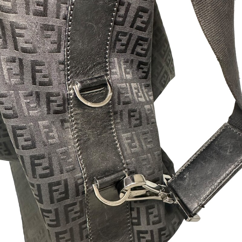 Fendi Zucca Messenger
Black
 Size: OS
Strap Adjuster
Small Stain Shown in Photo

7VA002