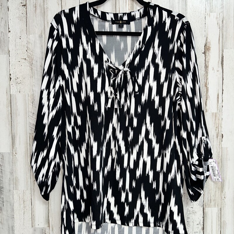 XL Black/white Lace Up To