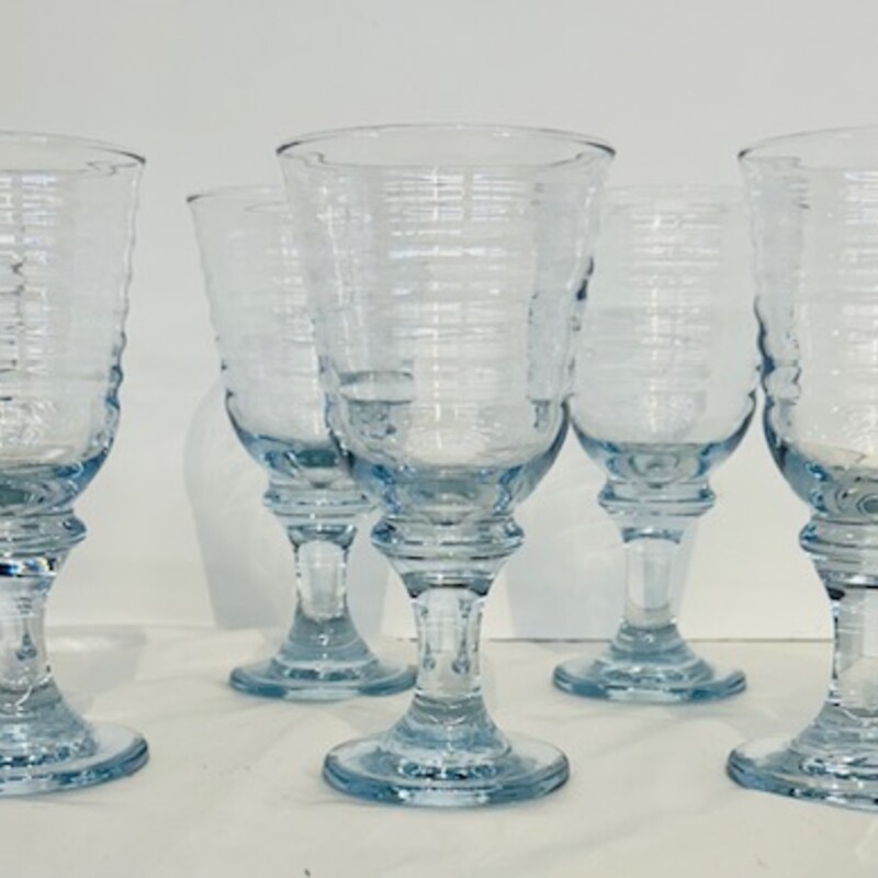 S6 Libbey Ribbed Wine Glasses
Blue
Size: 3.5x7H