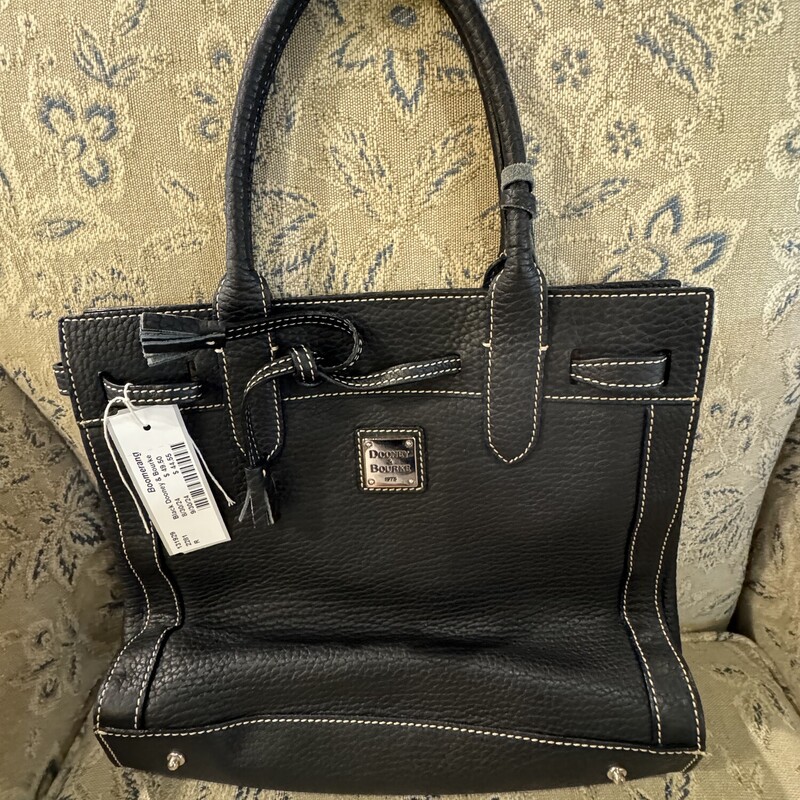 Black Dooney & Bourke
Medium Tassel Tote