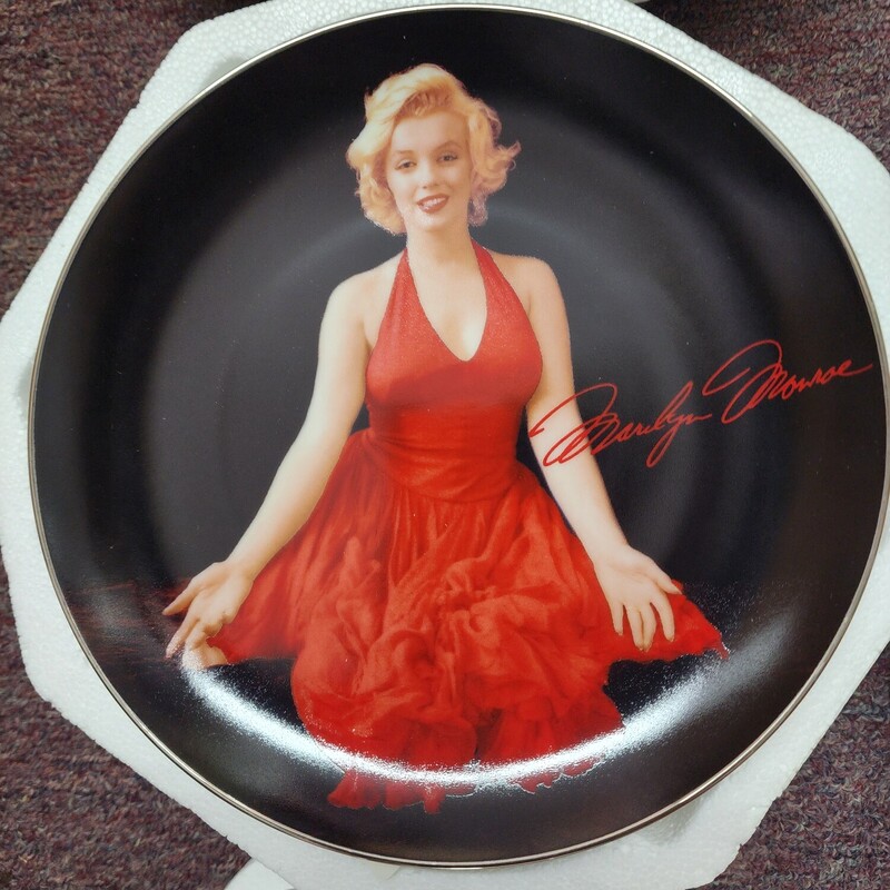 Marilyn Monroe Plate, In Box, Size: Numbered
Several others available :)