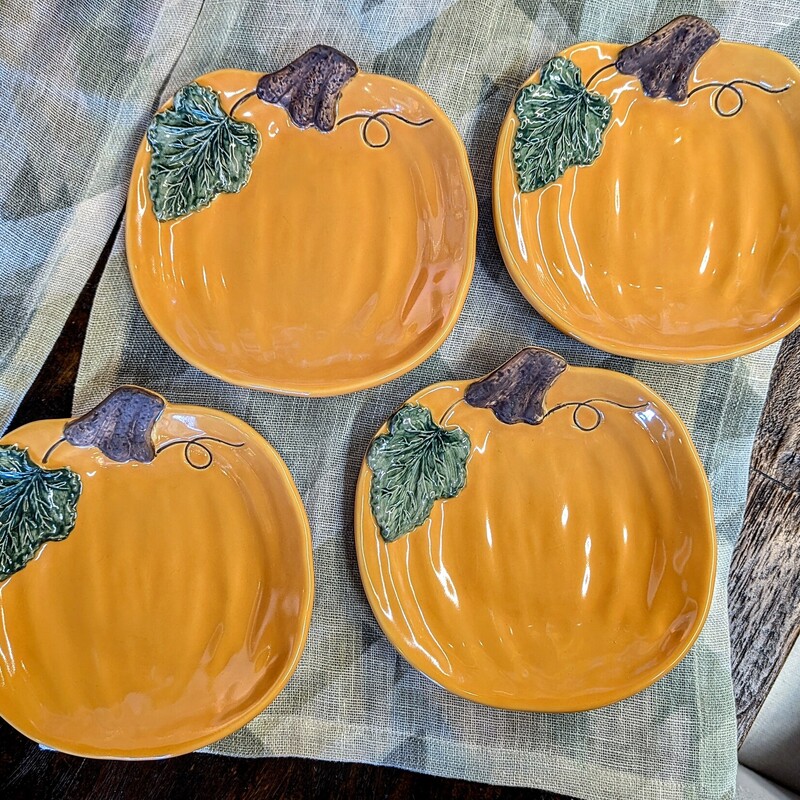 S4 Williams Sonoma Pumpkin Plates
Orange Green Brown
Size: 5x5W