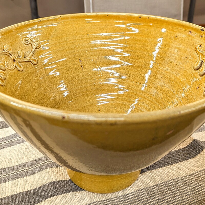 Arhaus Pottery Pedestal Leaf Vine Bowl
Yellow Brown
Size: 12 x 7.5H