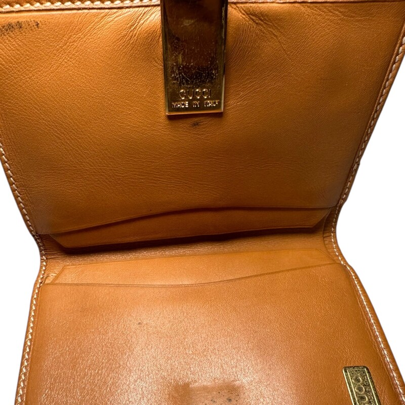 Gucci Bi Fold Vintage, Brown, Size: OS

Date Code: 035 001 0308

Note: Wear to corners and back leather.