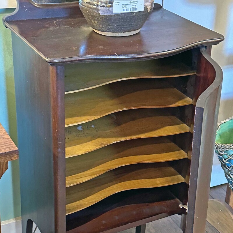 Vtg Mahogany Record Cabinet

Mahogany record cabinet with attached oval mirror,  Cabinet door needs new latch.

Size: 20 in wide X 15 in deep X 44 in high