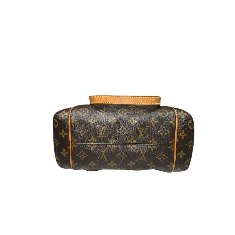 Louis Vuitton Totally PM Monogram

Date Code: TJ4183

Dimensions:
Base length: 10.75 in
Height: 10 in
Width: 4 in
Drop: 9.25 in

Note: Wear to the leather trim. Some of the leather has come off.