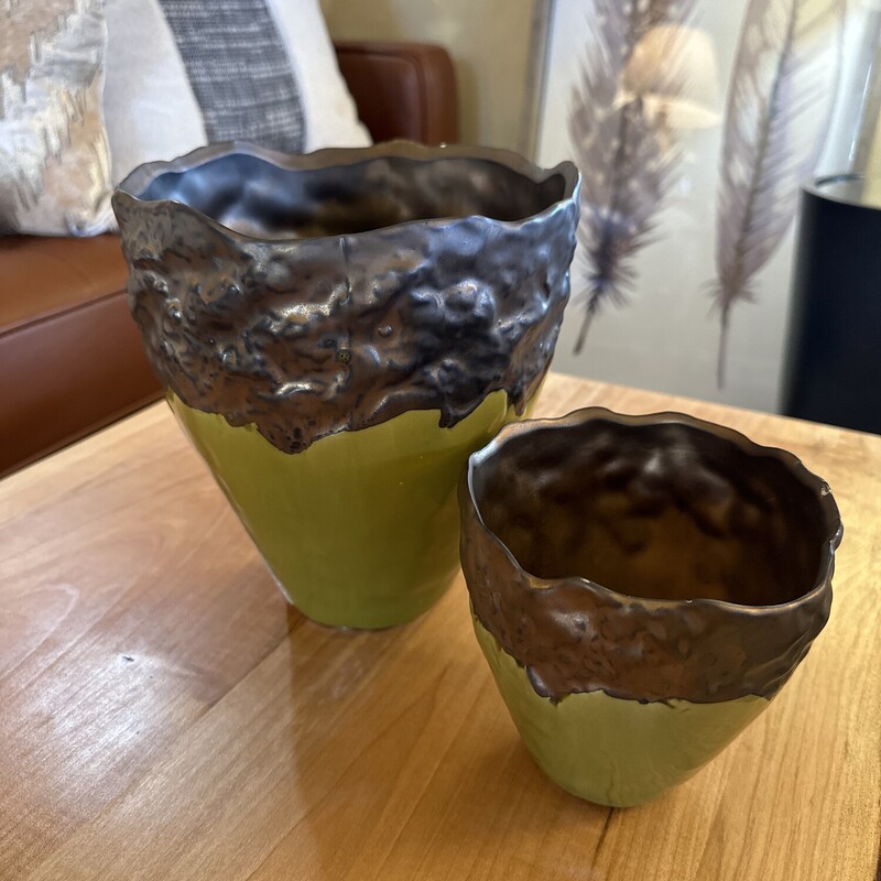 Ceramic Pots - Set Of 2

Size: 9Tx8W