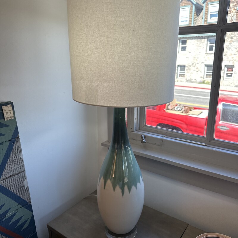 Rothko Table Lamp<br />
<br />
Size: 41Tx15W<br />
<br />
The Rothko Table Lamp, which graduate from deep green to turquois, cascade into a clear absence of color at the perfect point. Reflecting the free spirit of the 1960s, the lamp is fitted with an oversized shade in vanilla linen and is perched upon an optic crystal base so that the draining away to paleness is left unhindered.