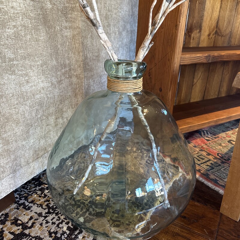 Large Glass Vase

Size: 21Tx17W