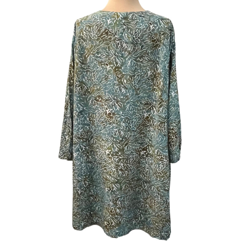 Betty Lous Longsleeve Dress
Batik Leaf Print
Color: Teal, Olive, Sage, and White
Size: One Size
100% Rayon