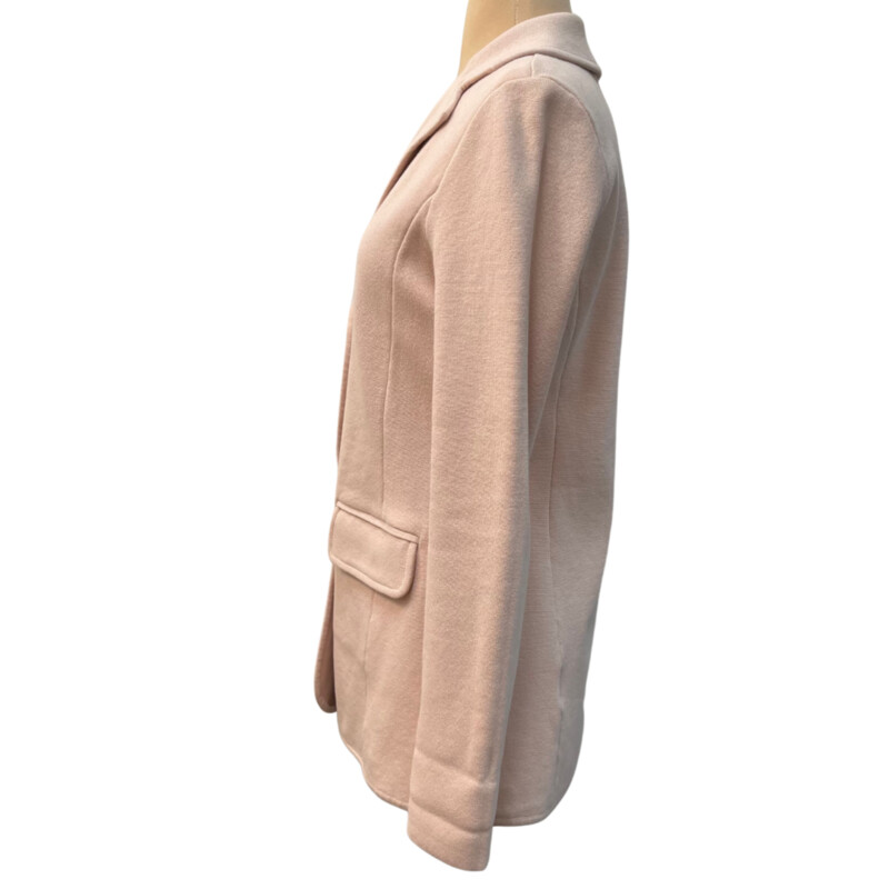 Ralph Lauren Knit Cadby Classic Blazer<br />
This knit blazer by Ralph Lauren features long sleeves, lapels, and two front faux pockets for a seamless fit.<br />
Knit is structured but stretchy/cozy.<br />
Color: Blush Pink<br />
Size: Medium