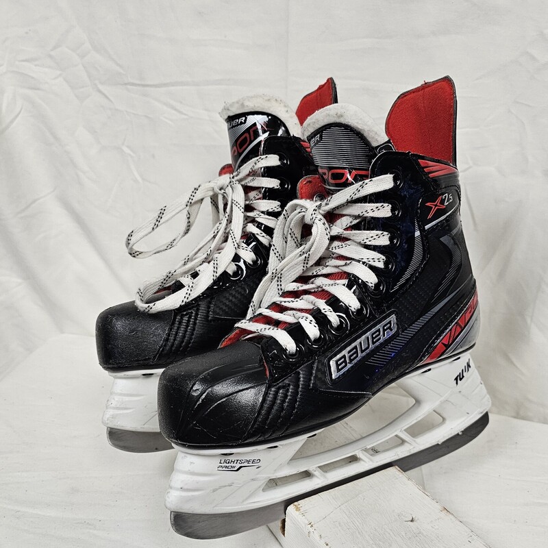 Bauer Vapor X2.5 Hockey Skates,<br />
Junior<br />
Size: 2<br />
Pre-owned