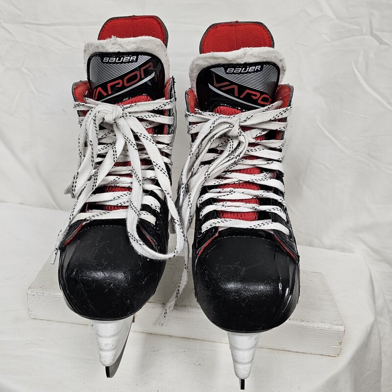 Bauer Vapor X2.5 Hockey Skates,<br />
Junior<br />
Size: 2<br />
Pre-owned