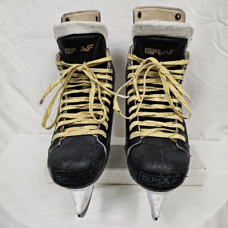 Graf Supra 703 Top Light Hockey Skates<br />
Size: 8<br />
Pre-owned