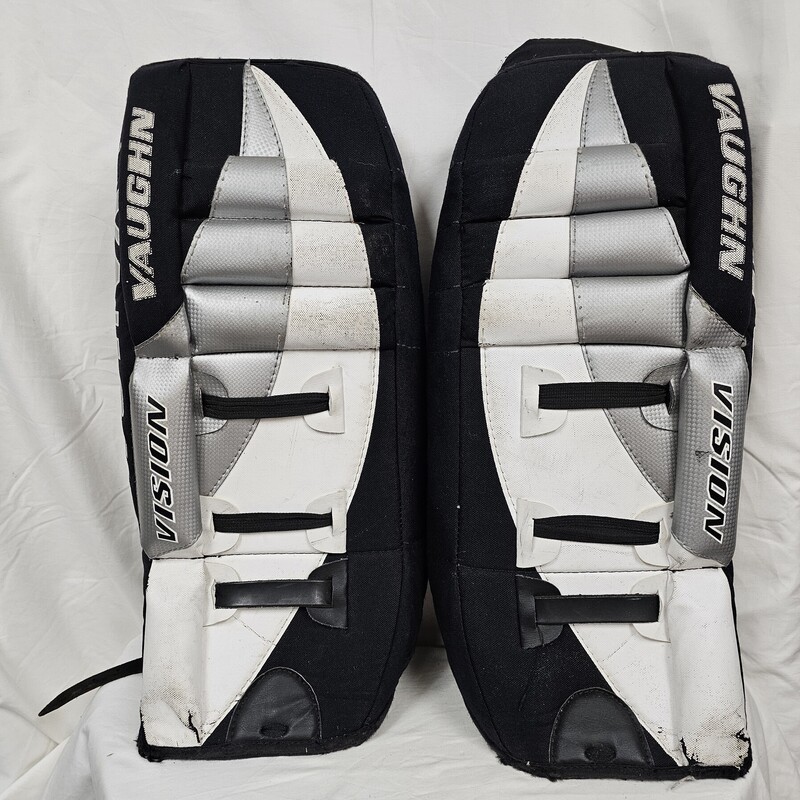 Vaughn VPG 400 Vision Goalie Leg Pads
Youth
Size: 22in.
Pre-owned