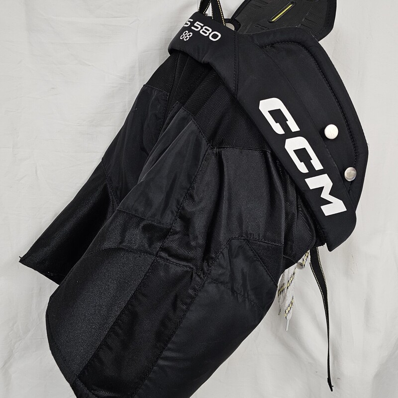 CCM Tacks AS 580 Hockey Pants<br />
Black<br />
Size: Jr Small<br />
Features adjustable length zipper, adds 1in. in length<br />
Pre-owned in great shape