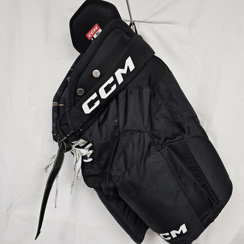 CCM Tacks AS 580 Hockey Pants
Black
Size: Jr Small
Features adjustable length zipper, adds 1in. in length
Pre-owned in great shape