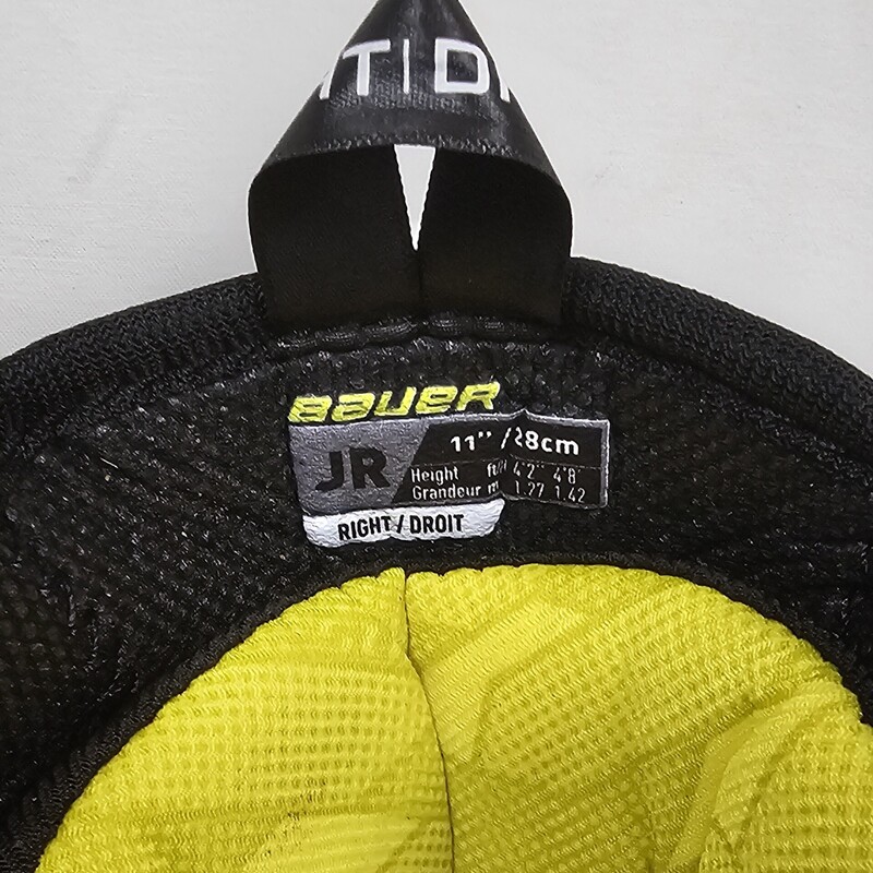 Bauer Supreme M3 Junior Hockey Shin Guards<br />
Size: 11in.<br />
Pre-owned in great shape