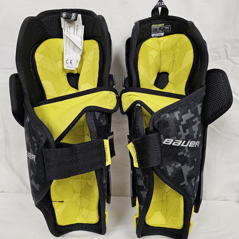 Bauer Supreme M3 Junior Hockey Shin Guards<br />
Size: 11in.<br />
Pre-owned in great shape