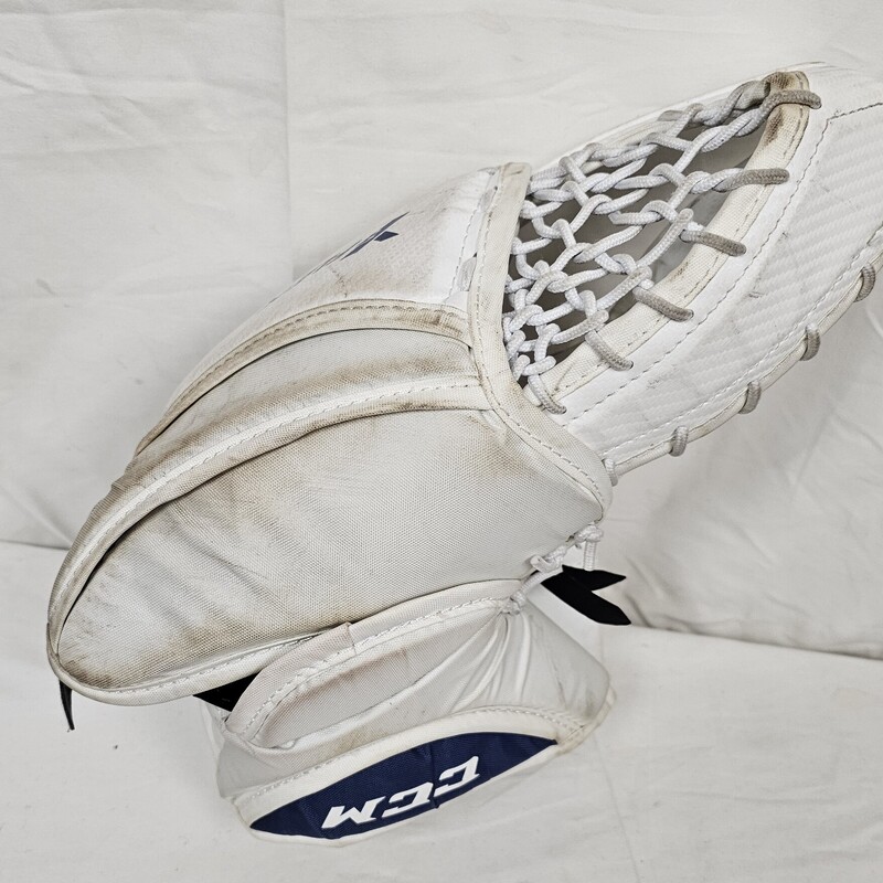 CCM YFlex Goalie Catch Glove
Regular Hand
Size: Youth
Pre-owned