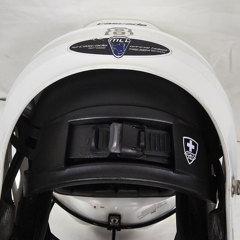 Cascade CPX-R Lacrosse Helmet<br />
White<br />
Size: OS<br />
Adjustable with SPR Fit system<br />
Pre-owned