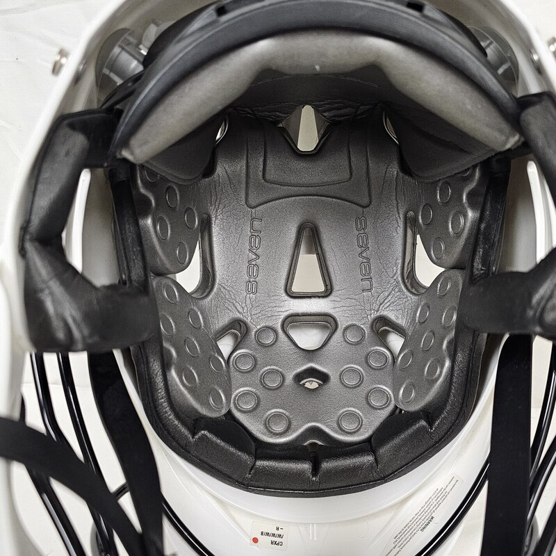 Cascade CPX-R Lacrosse Helmet<br />
White<br />
Size: OS<br />
Adjustable with SPR Fit system<br />
Pre-owned