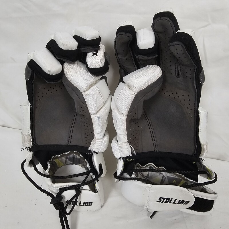 STX Stallion 300 Mens Lacrosse Gloves<br />
Size: 12in<br />
White<br />
Pre-owned