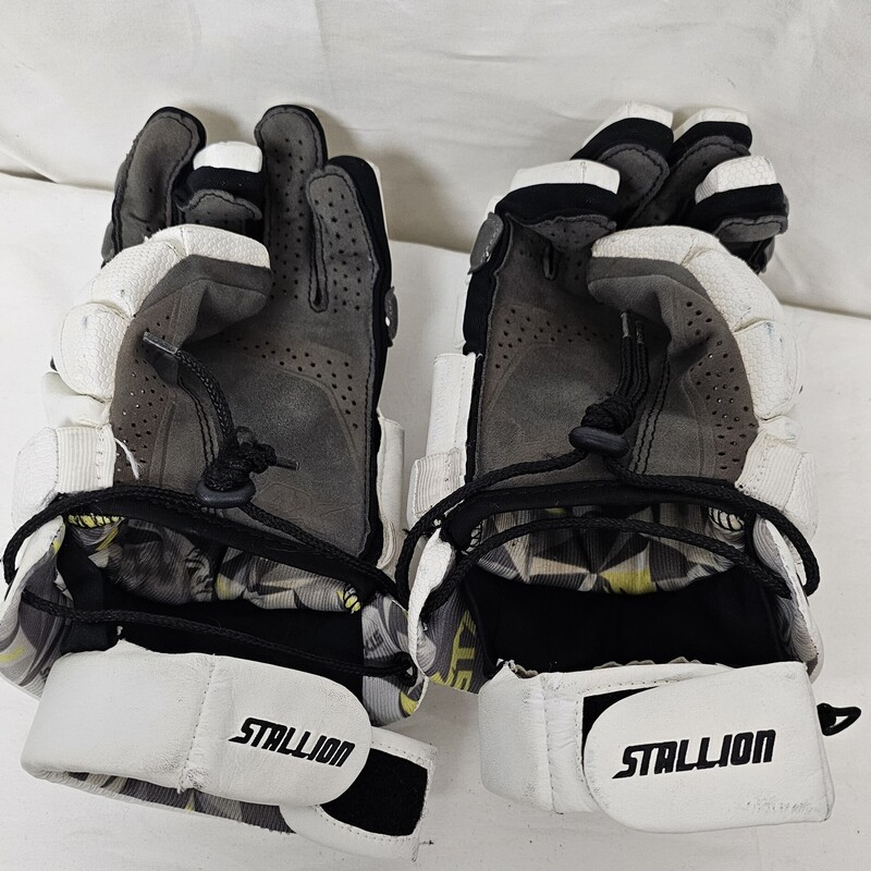 STX Stallion 300 Mens Lacrosse Gloves<br />
Size: 12in<br />
White<br />
Pre-owned