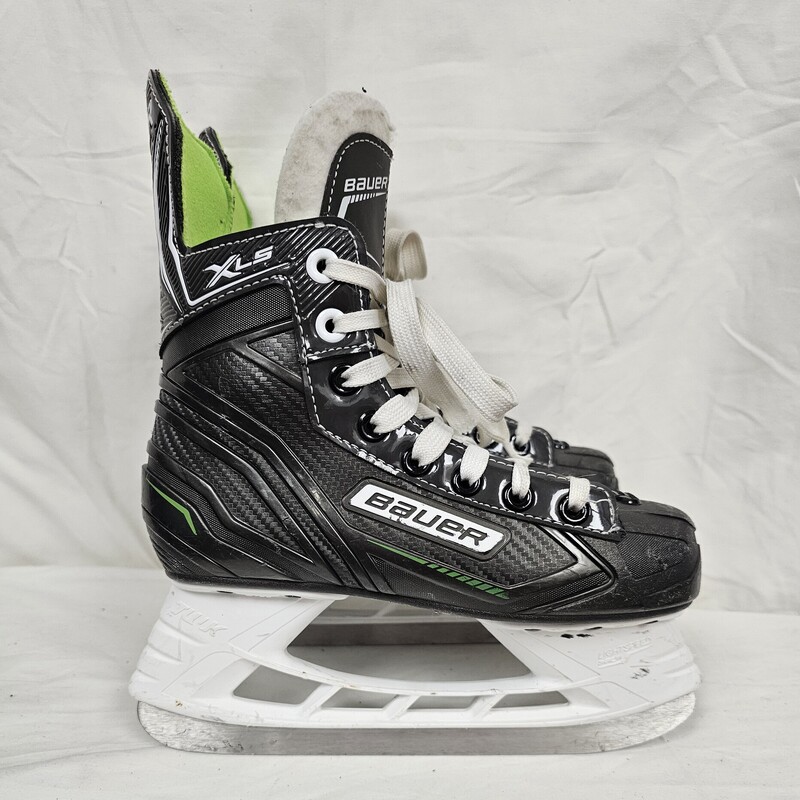 Bauer X-LS Hockey Skates
Junior
Size: 2
Pre-owned