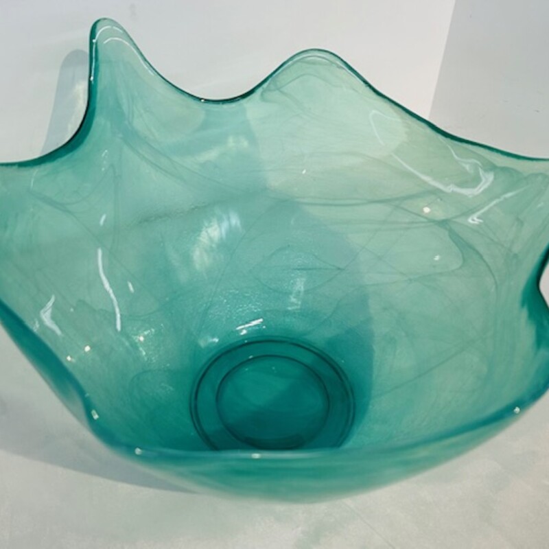 Ruffled Smoky Glass Bowl
Green, Size: 11x7H