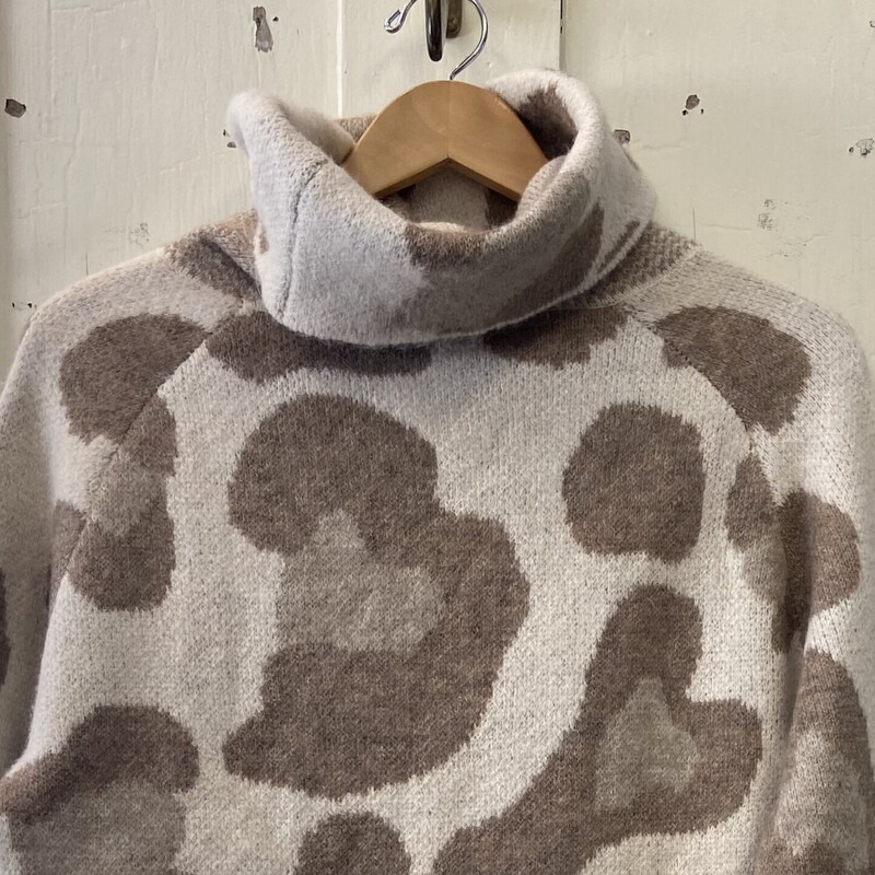 Cr/brw Cheetah Sweater<br />
Crm/brw<br />
Size: Small