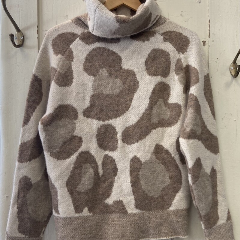 Cr/brw Cheetah Sweater<br />
Crm/brw<br />
Size: Small