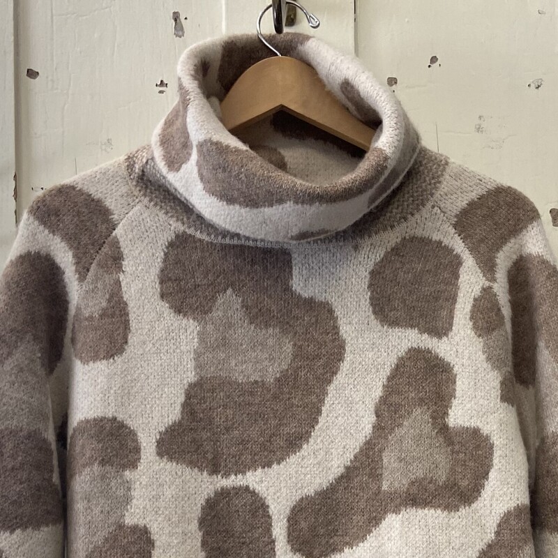 Cr/brw Cheetah Sweater<br />
Crm/brw<br />
Size: Small