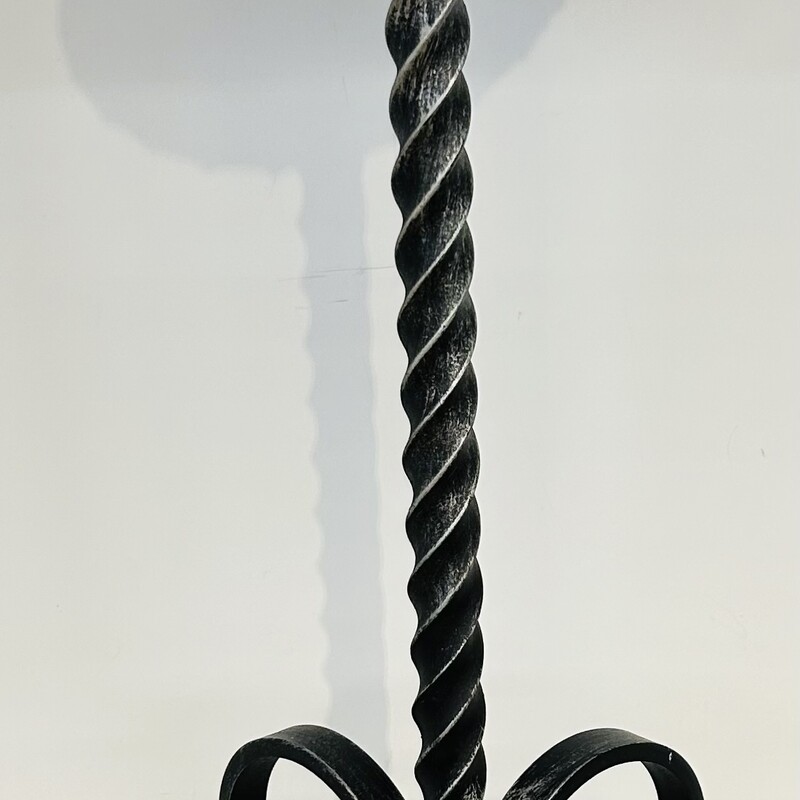 German Iron Floor Candleholder
Black
Size: 9.5 x 26.5H