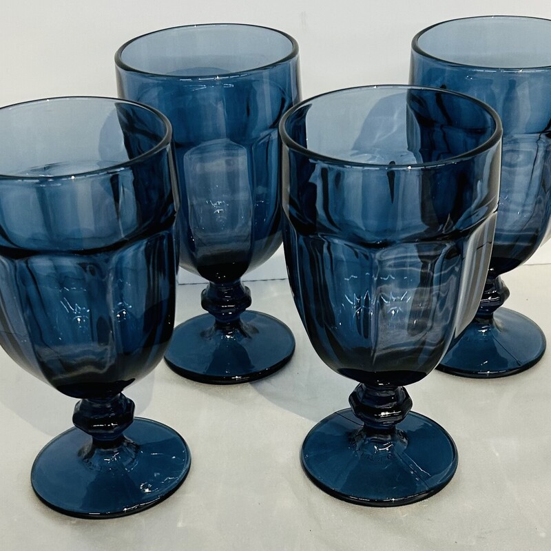 Set of 4 Libby Goblets
Blue
Size: 3.5 x 7 H