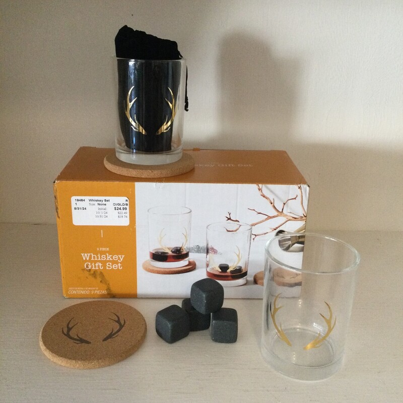 Whiskey Set
Includes 2 glasses 2 cork coasters rocks & pouch
Never used in original packaging