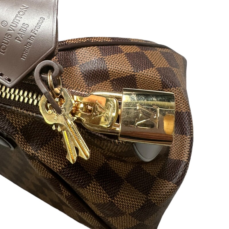 LOUIS VUITTON Damier Ebene Verona .

Louis Vuitton's signature Damier check canvas in brown. This bag features dark chocolate brown leather top handles with matching trim and polished gold hardware. The top zipper opens to a scarlet red microfiber interior with patch pockets.

Date Code: DU0150

Dimensions:
Base length: 10.75 in
Height: 8.25 in
Width: 6.00 in
Drop: 6.75 in

Comes With Key and Lock
Condition: Great shape, Some corner love shown in photos.