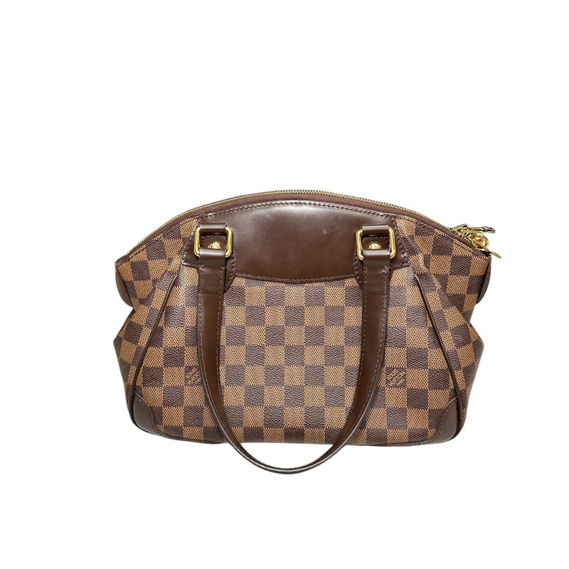 LOUIS VUITTON Damier Ebene Verona .

Louis Vuitton's signature Damier check canvas in brown. This bag features dark chocolate brown leather top handles with matching trim and polished gold hardware. The top zipper opens to a scarlet red microfiber interior with patch pockets.

Date Code: DU0150

Dimensions:
Base length: 10.75 in
Height: 8.25 in
Width: 6.00 in
Drop: 6.75 in

Comes With Key and Lock
Condition: Great shape, Some corner love shown in photos.