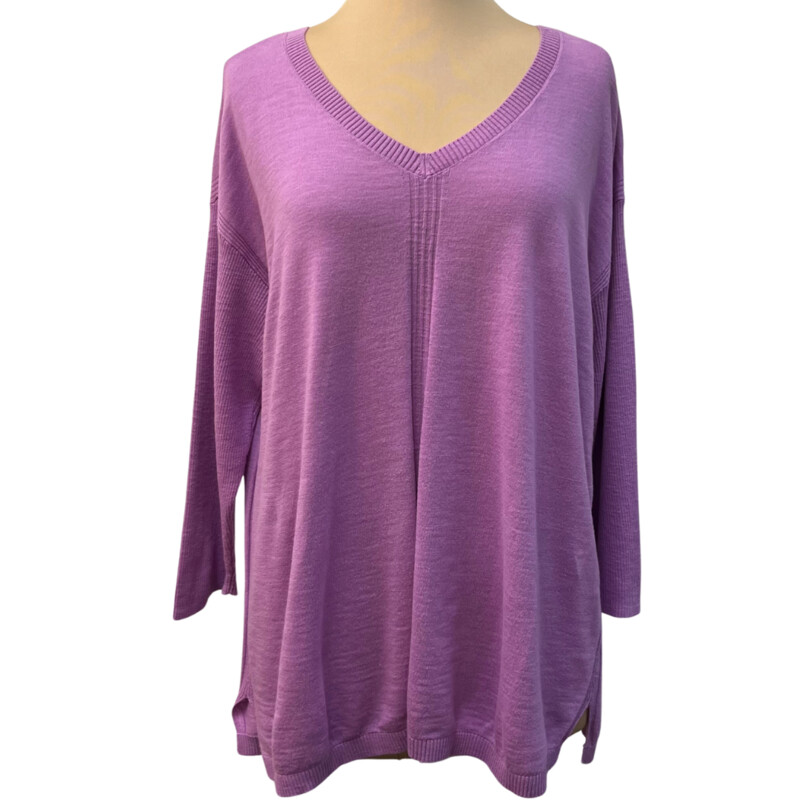 Talbots V-Neck Sweater
100% Cotton
Features a ribbed center stripe and side slits for a
flattering fit.
Color: Orchid
Size: Large