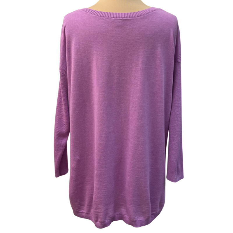 Talbots V-Neck Sweater
100% Cotton
Features a ribbed center stripe and side slits for a
flattering fit.
Color: Orchid
Size: Large